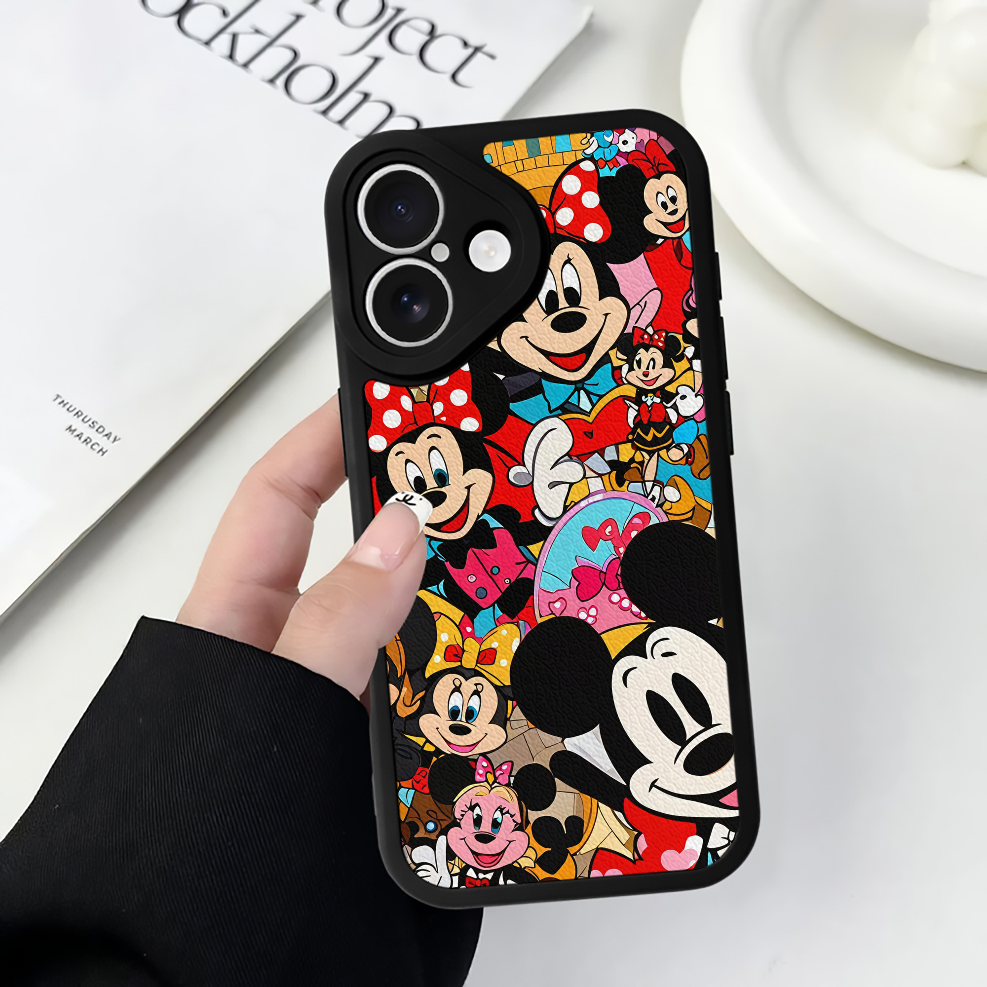 （画像用） ミッキーマウス Mickey Mouse 【iPhone 16シリーズ対応】シリコンスマホケース（レザー調） 材質：シリコン
